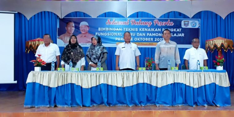 Bimbingan Teknis kenaikan pangkat fungsional guru dan pamong belajar periode Oktober 2023 di Aula Yaptip, Kecamatan Pasaman Kabupaten Pasaman Barat, Rabu (22/2/2023).