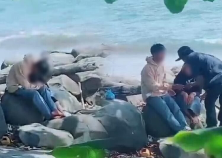 Viral Anak Sekolah Memadu Kasih di Pantai Padang, Endingnya Diduga Dipalak dan Diusir. pemalakan pelajar