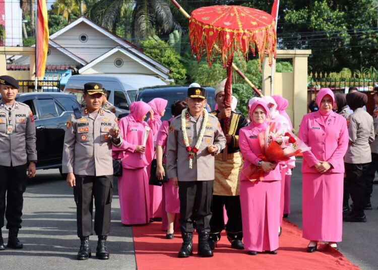 Kunjungi Pasaman Barat, Kapolda Peringatkan Pelaku Penambangan Ilegal