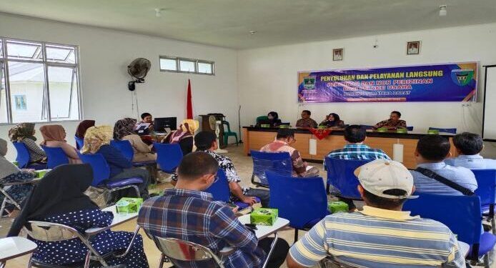 DPMPTSP Sumbar Gelar Penyuluhan Pelayanan Perizinan dan Non Perizinan di Pesisir Selatan, Serahkan 30 NIB untuk Pelaku Usaha