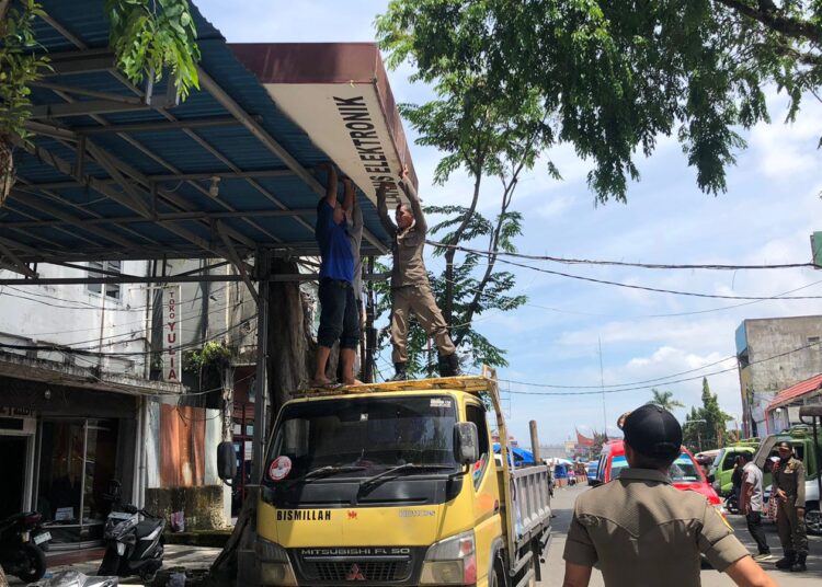 Main Sikat Bapenda Padang, Reklame Nakal Langsung Dibongkar