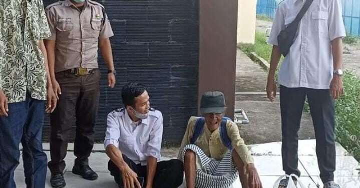 Telantar di Padang, Lansia Asal Padang Pariaman Dijemput Keluarga