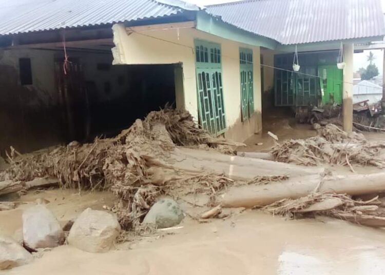 BREAKING NEWS: Galodo di Surian Solok Rusak Rumah Warga