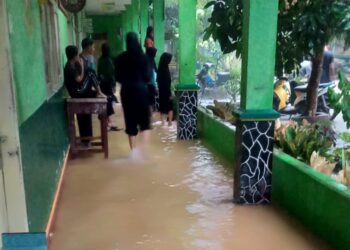 Sore Ini Banjir dan Longsor Terjang Tanjung Raya Agam