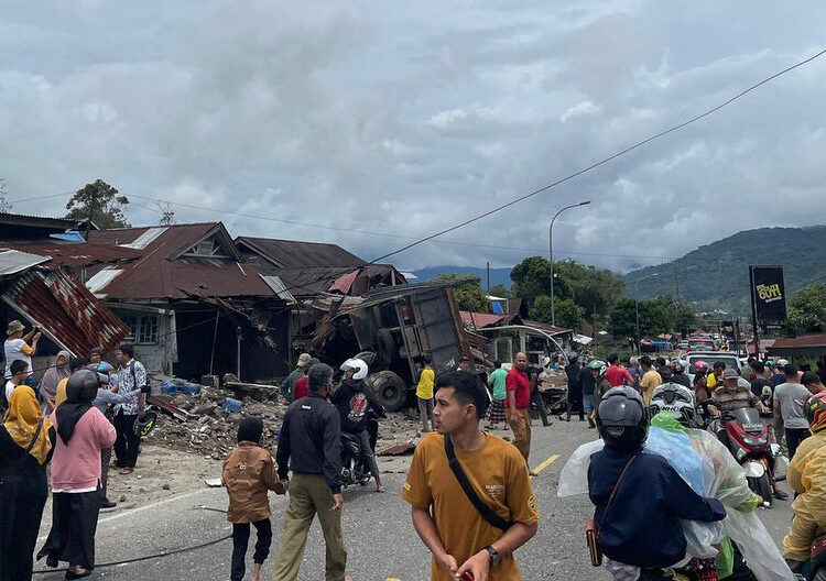 Empat Peristiwa Tragis di Sumbar. Kecelakaan Beruntun di Jalan Raya Padang Panjang-Bukittinggi