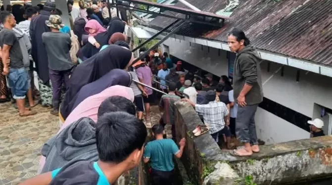 Dua Jemaah Masjid di Agam Meninggal Tertimbun Longsor