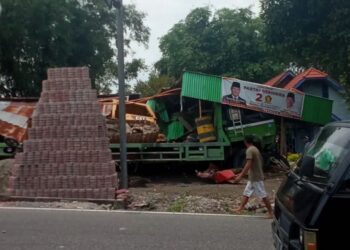 Video: Kecelakaan di Jalan Raya Padang Panjang-Bukittinggi