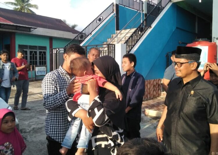 Video: Momen Haru Ibu dari Deli Serdang Bertemu dengan Anaknya yang Diculik di Agam