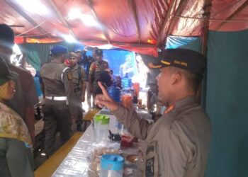 Kedapatan Buka Siang Hari, Tiga Warung Makan di Padang Ditertibkan