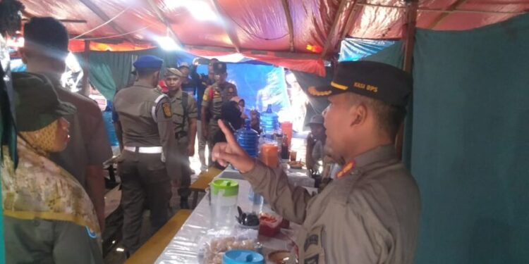 Kedapatan Buka Siang Hari, Tiga Warung Makan di Padang Ditertibkan