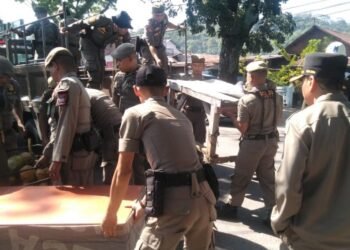 Lapak PKL Langgar Aturan di Padang Kembali Dibongkar