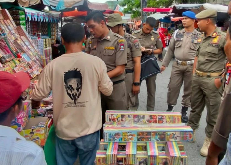 Ratusan Petasan Disita di Padang, Penjual Dapat Peringatan