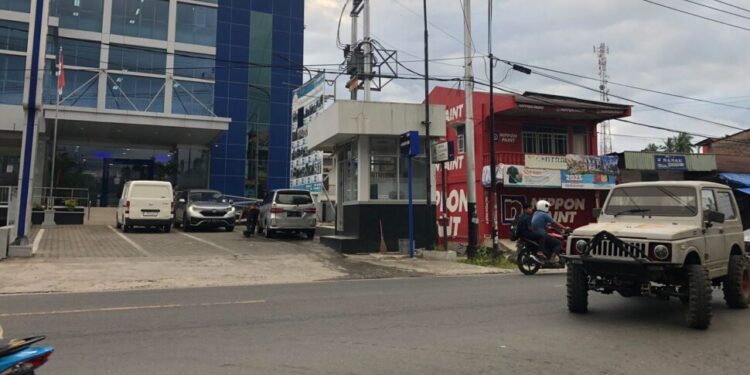 Dishub Pasbar ingatkan BRI Simpang Empat Segera Bongkar Bangunan Pos Satpam