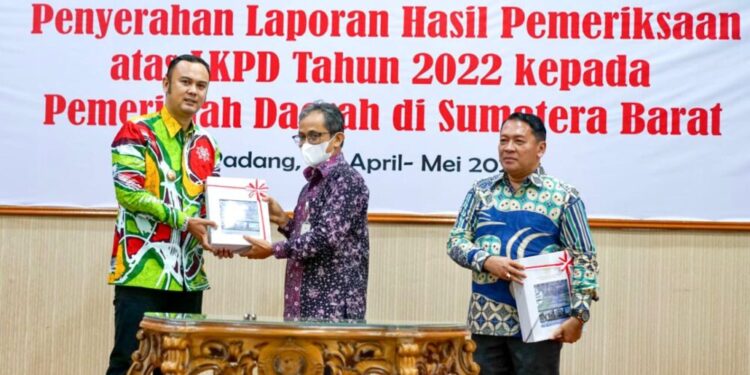 Pemkab Sijunjung Kembali Raih Opini WTP Laporan Hasil Pemeriksaan BPK