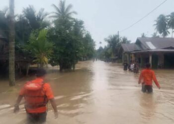 Banjir di Banjir Nagari Manggopoh Palak Gadang Ulakan, Padang Pariaman, Minggu (7/5/2023).