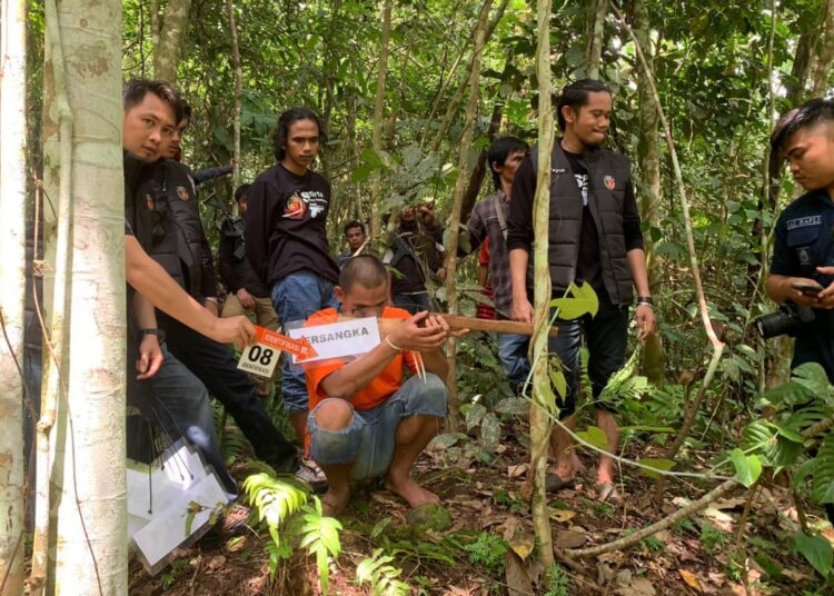 Pelaku Penembakan Gadis di Padang Pariaman Peragakan 33 Adegan Saat Rekonstruksi