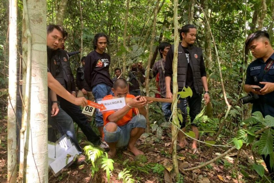 Pelaku Penembakan Gadis Di Padang Pariaman Peragakan 33 Adegan Saat ...