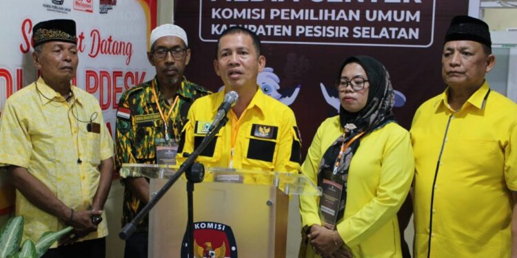 Daftarkan Bacaleg, Golkar Pesisir Selatan Optimis Menang