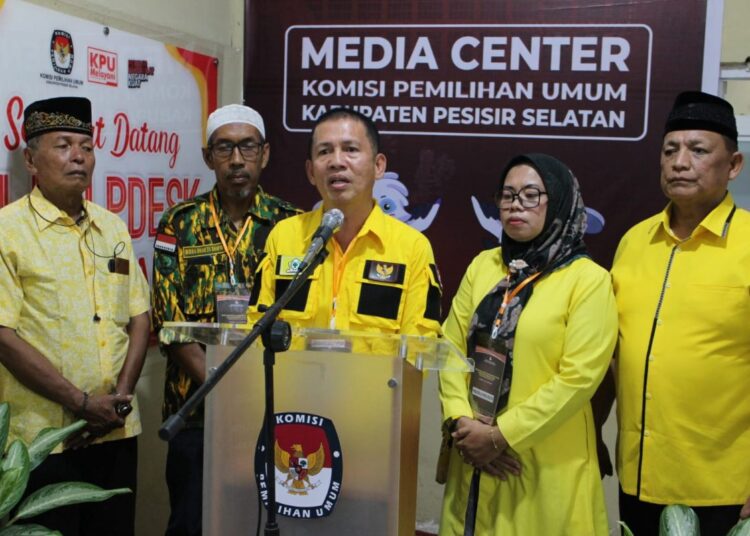 Daftarkan Bacaleg, Golkar Pesisir Selatan Optimis Menang