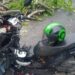 Kondisi sepeda motor korban usai tertimpa pohon.