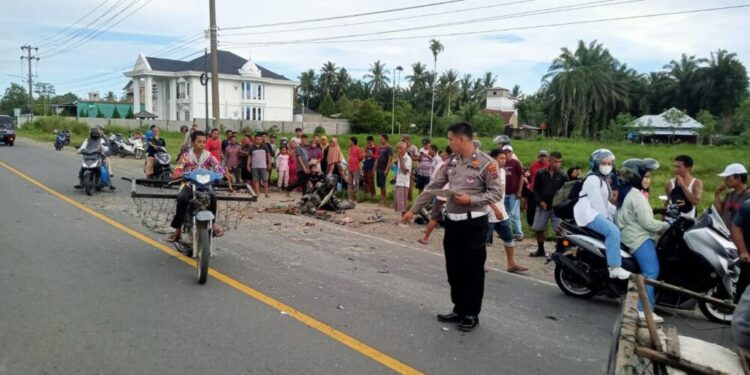 Satlantas Polres Pasaman Barat melakukan olah TKP di lokasi kecelakaan, Rabu (28/6/2023).