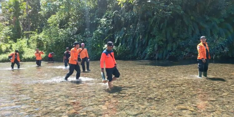 Pencarian orang hilang di Nagari Gasan Gadang, Kecamatan Batang Gasan Padang Pariaman, Rabu (28/6/2023). Foto: Dok. BPBD Padang Pariaman