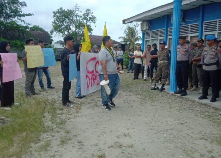 Demo Mahasiswa PDAM Padang