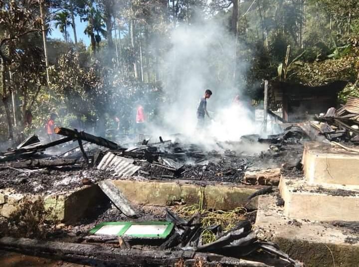 Terbakar Rumah Agam