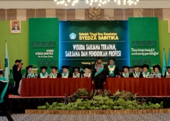 Wisuda Mahasiswa STIKes Padang