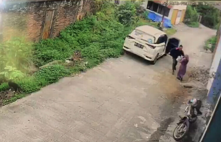 Pria di Padang Culik Perempuan. Viral Video Detik-detik Penculikan Perempuan di Padang