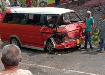 L300 Tabrakan dengan Gran Max di Jalan Raya Bukittinggi-Padang Panjang