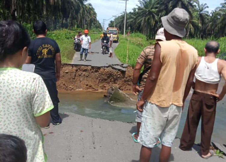 Jalan ke Sikabau Terputus