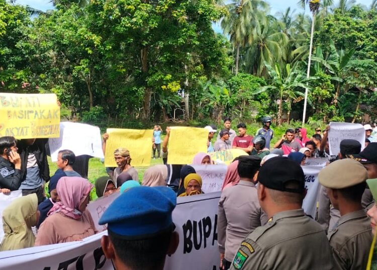 Serbu Kantor DLH Pariaman