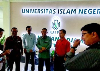 UIN Bukittinggi menyampaikan permohonan maaf terkait insiden saat kedatangan Gubernur Mahyeldi di Pengenalan Budaya Akademik Kampus, Selasa (23/8/2023).