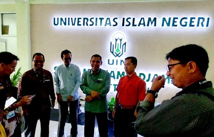 UIN Bukittinggi menyampaikan permohonan maaf terkait insiden saat kedatangan Gubernur Mahyeldi di Pengenalan Budaya Akademik Kampus, Selasa (23/8/2023).