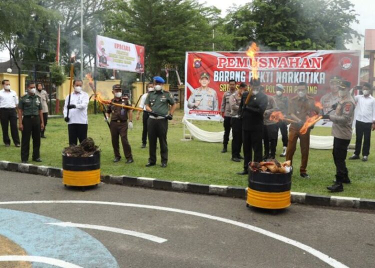 Pemusnahan barang bukti narkoba di Mapolresta Padang, Senin (21/8/2023)