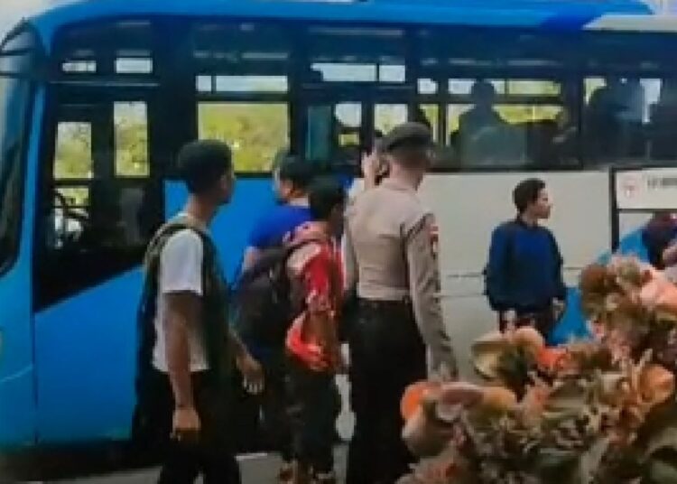 Warga Air Bangis yang menggelar unjuk rasa di Padang akan dipulang ke Pasaman Barat, Sabtu (5/8/2023).