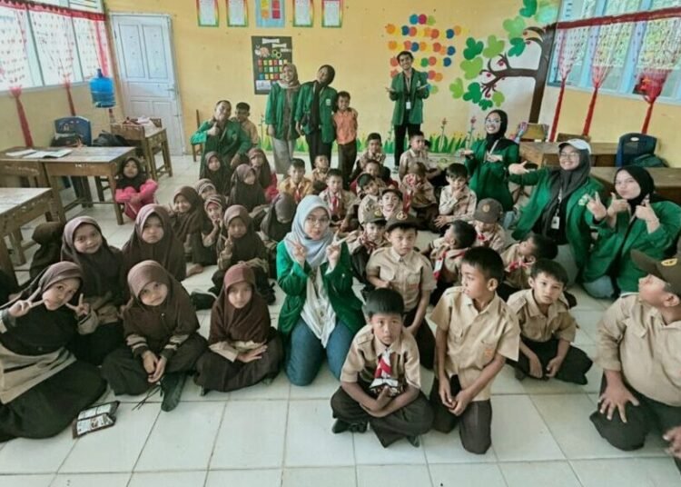 Mahasiswa KKN Unand di Muaro Pingai gelar sosialisasi Perilaku Hidup Bersih dan Sehat di SDN 08 Muaro Pingai