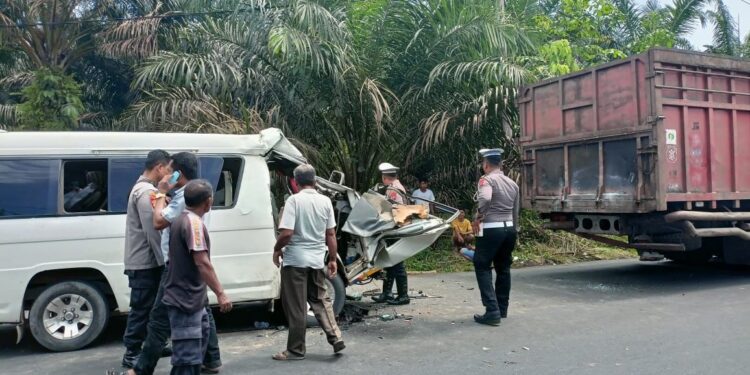 Tabrakan Minibus Pasaman Sopir