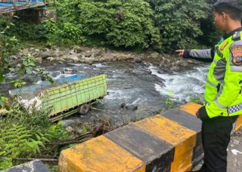 Truk Terjun ke Jurang di Silaiang