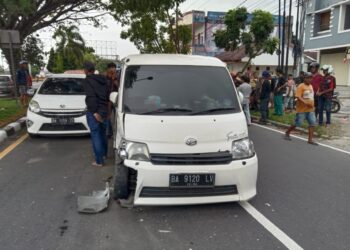 Tabrakan Kendaraan di Padang