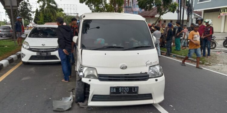 Tabrakan Kendaraan di Padang