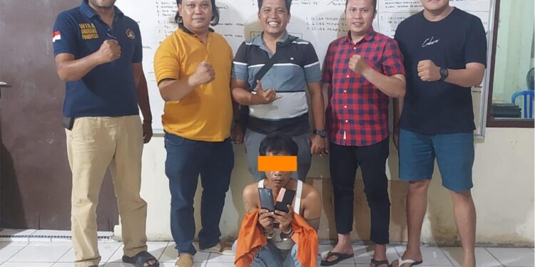 Pelaku dan barang bukti diamankan di Mapolsek Padang Utara.