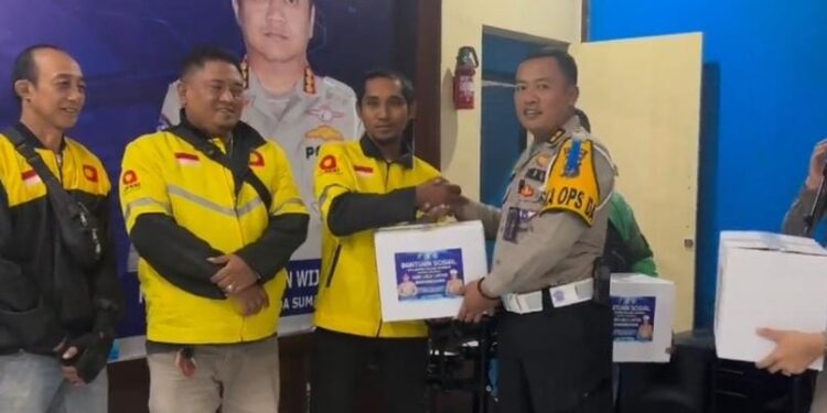 Ojol di Padang Sembako Polisi