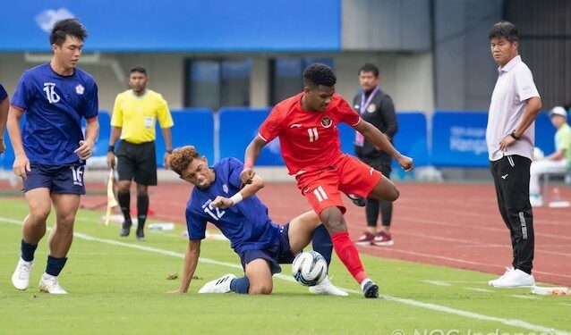 Aksi Ramai Rumakiek di laga Chinese Taipei  vs Indonesia di matchday 2 Grup F Asian Games 2023 di di Zhejiang Normal University East Stadium, Kamis (21/09/2023) sore WIB. Foto:  NOC Indonesia/Naif Al-As