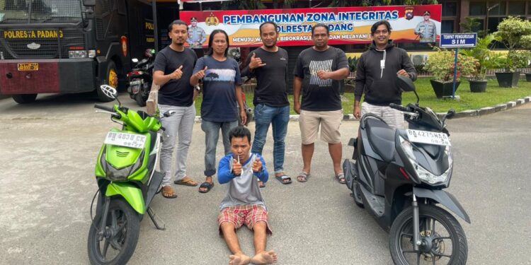 Curi Motor di Padang