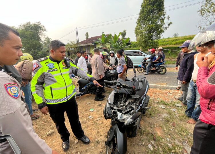 Tabrakan Maut Di Jalan Raya Solok-Padang Panjang, Pengendara Motor ...