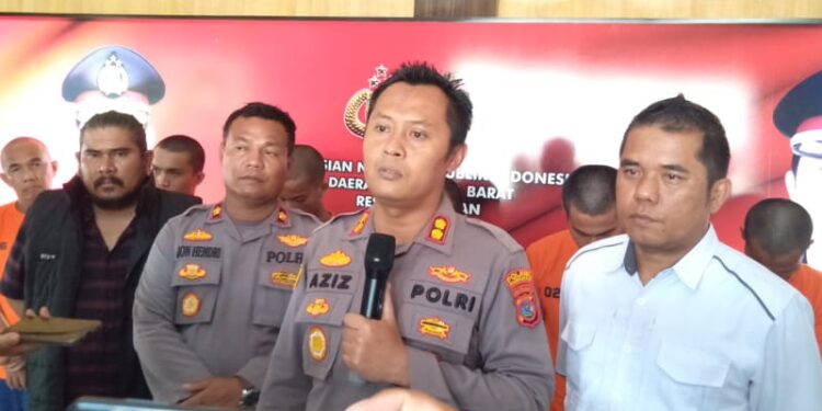 Warga Pariaman Ambil Motornya di Polres