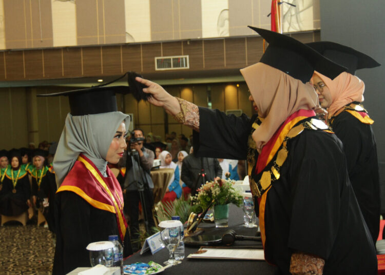 Wisuda Stikes Alifah Padang