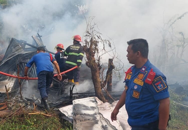 Gudang Terbakar di Padang